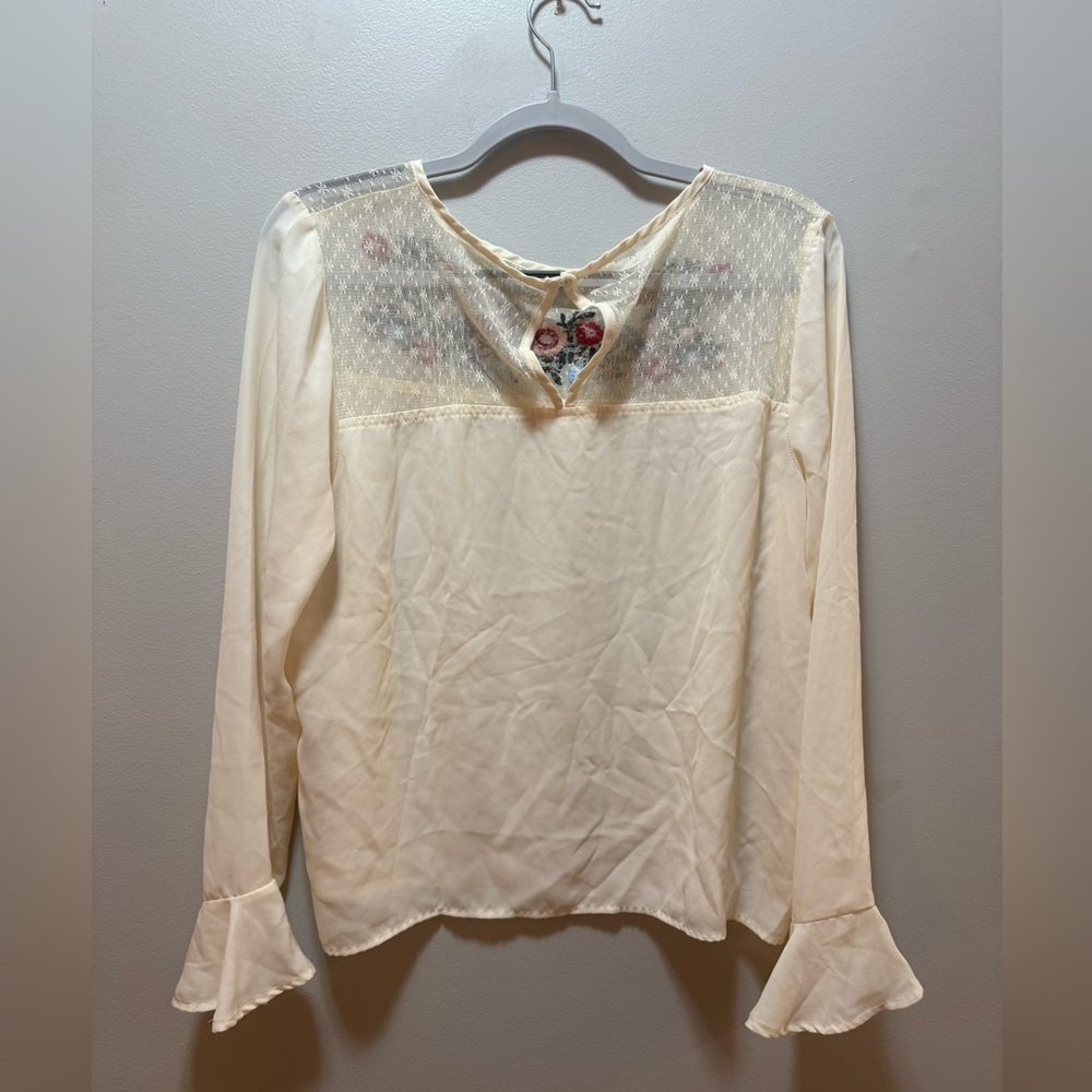 Embroidered Cream Blouse with Floral Design - Picture 4 of 6